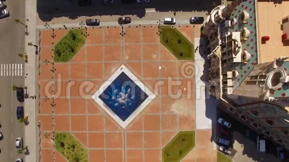 位于巴统乔治亚州欧洲广场中部的喷泉地标性建筑视频的预览图