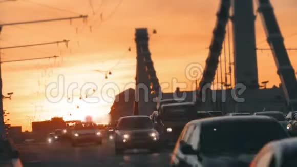日落时的城市交通视频的预览图