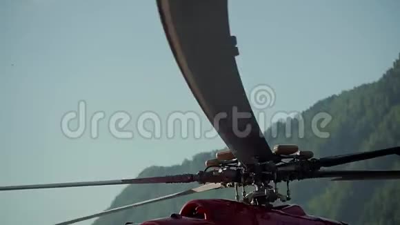 直升机叶片在缓慢的运动视频的预览图
