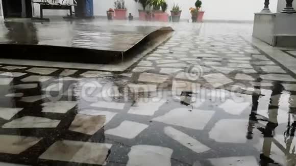 雨季下雨视频的预览图