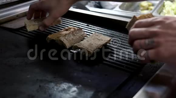 烤盘加切片面包视频的预览图