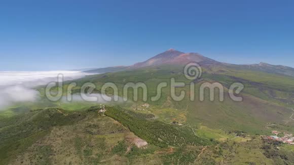 西班牙卡纳里亚斯群岛国家公园特内里费火山山艾尔泰德的空中景观视频的预览图
