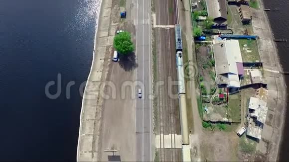 火车要开了大坝上的铁路视频的预览图