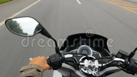 摩托车公路冒险前进视频的预览图