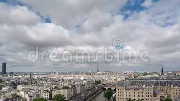 巴黎天际线与埃菲尔铁塔在巴黎时间流逝4k视频的预览图