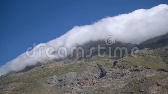 雷特姆诺地区附近的克雷坦山上有巨大的云希腊克里特岛视频的预览图