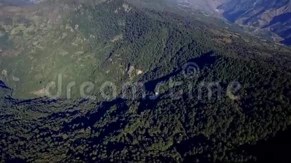 尼泊尔喜马拉雅山达拉吉里山雪峰鸟瞰图视频的预览图