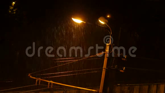 雨夜雷声闪电4KUHD视频的预览图