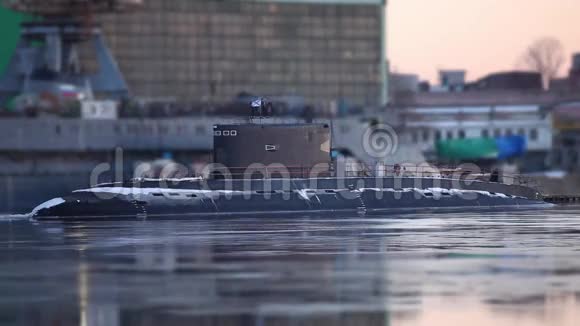 俄罗斯潜艇在码头视频的预览图