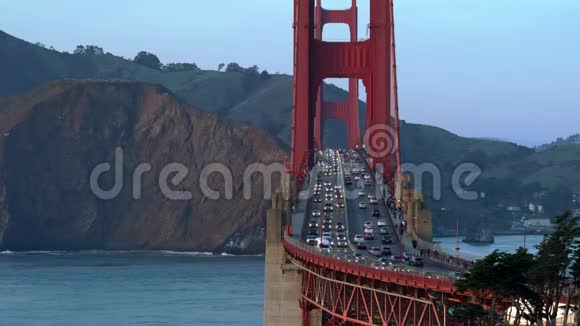 旧金山金门大桥照明交通视频的预览图