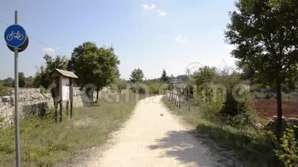 希斯特尼诺洛科罗通多和玛蒂娜弗兰卡附近的瓦莱达伊特拉自行车道视频的预览图