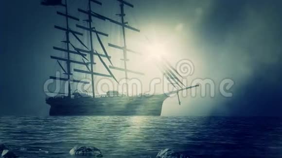 大帆船停靠在岸上视频的预览图