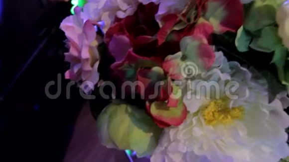 花卉背景节日装饰节日装饰花瓶中的花纸视频的预览图