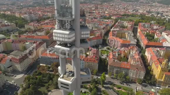 捷克共和国布拉格的无人机空中全景电视塔视频的预览图