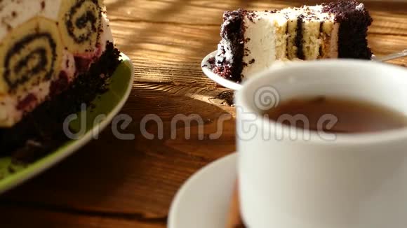 用蛋糕喝茶视频的预览图