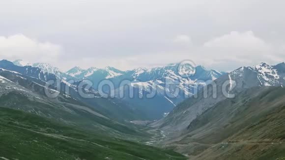 巴布萨山顶美丽的山景视频的预览图