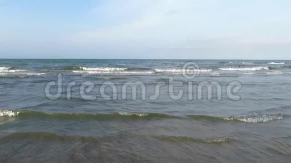 亚得里亚海海岸的波浪视频的预览图