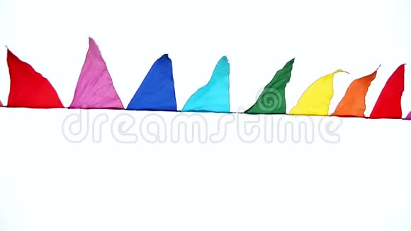 五颜六色的三角旗迎风飘扬装饰为节日户外视频的预览图