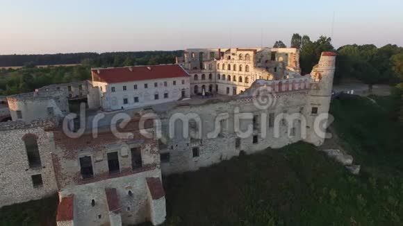 Janowiec近距离城堡鸟瞰图2017年6月波兰鸟瞰图视频的预览图