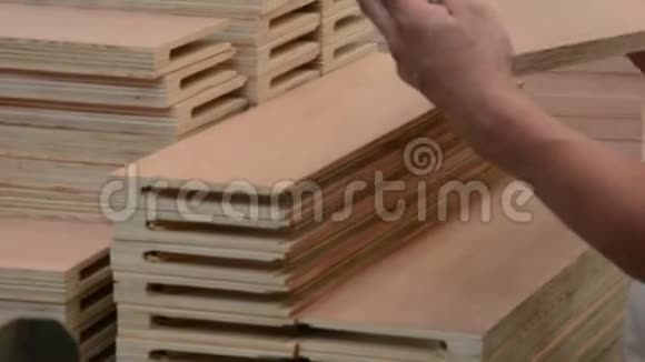 木材质量控制家具设计视频的预览图