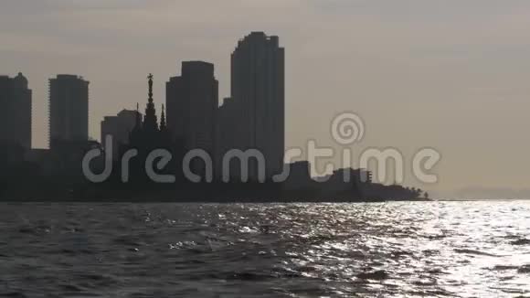 芭堤雅看摩天大楼和日落时的真理之庙泰国帕塔亚亚洲视频的预览图