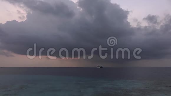 印度洋上空的雷雨马尔代夫视频视频的预览图