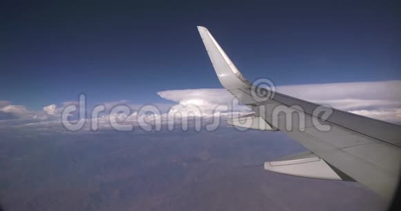 飞行时飞机窗口视图视频的预览图