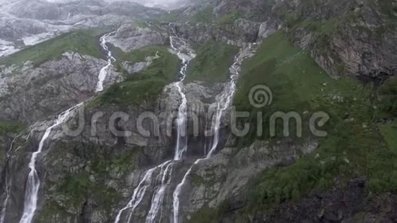 俄罗斯阿尔希兹的高瀑布史诗级联瀑布背景生态概念视频的预览图