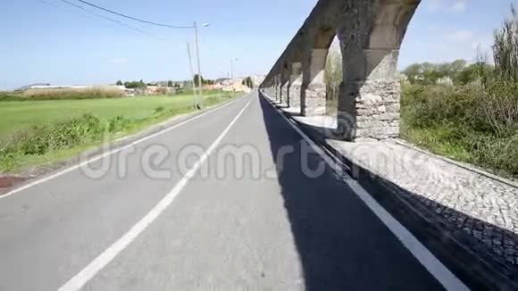 PeroPinheiro的AquedutodaGranja水桥道路视频的预览图