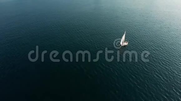 白游艇在巴统夏季佐治亚州4K钻视频的预览图
