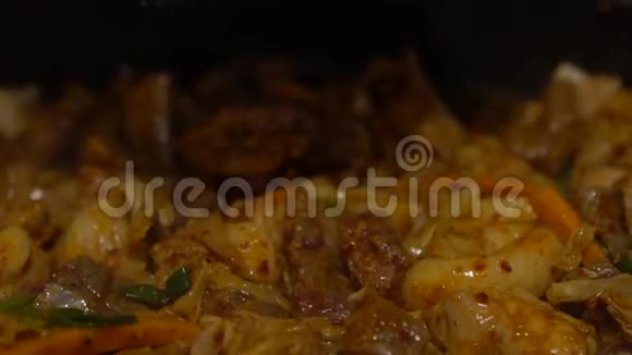 慢动作烹饪达卡比韩国食物韩国餐厅厨师视频的预览图