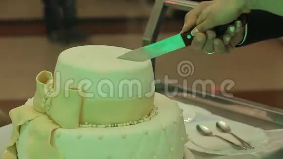切结婚蛋糕视频的预览图
