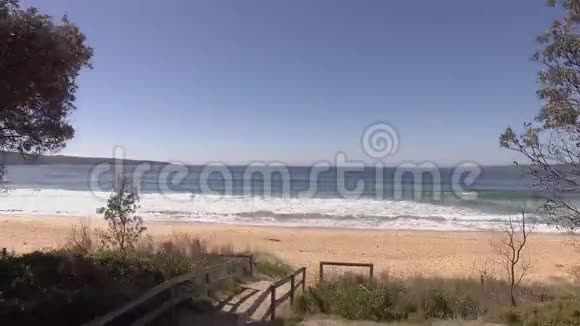 在澳大利亚建立海滩拍摄视频的预览图