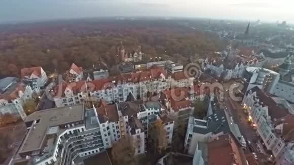 德国汉诺威汉诺威汉诺威清单中的森林Eilenriede的空中景观视频的预览图