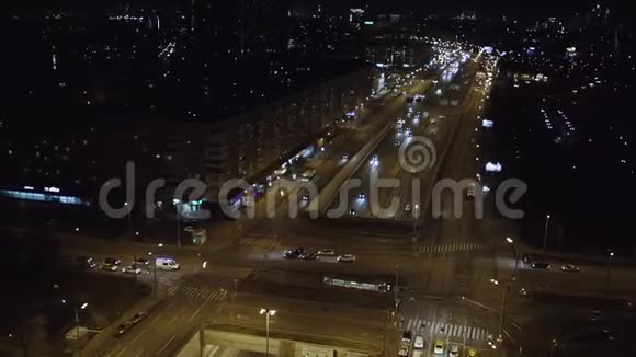 夕阳西下夜幕轻照莫斯科市交通环路空中全景俄罗斯失时视频的预览图
