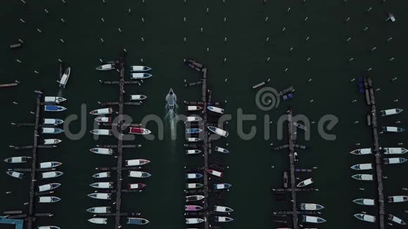 泰国芭堤雅的游艇和小船的鸟瞰图视频的预览图