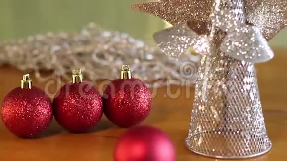 圣诞节和新年背景与圣诞天使视频的预览图
