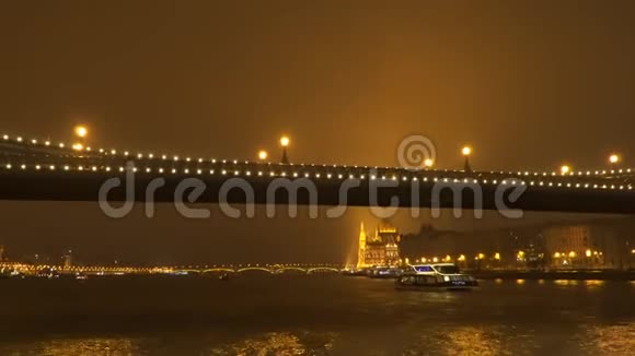 布达佩斯圣义桥夜晚视频的预览图