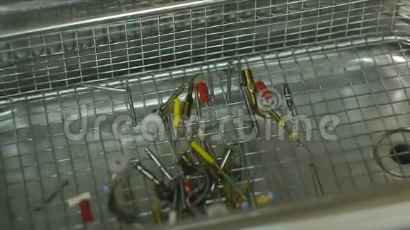 牙科工具的消毒视频的预览图