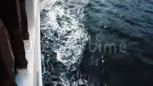 有船迹的蓝色海水旅游旅游和暑假概念视频的预览图