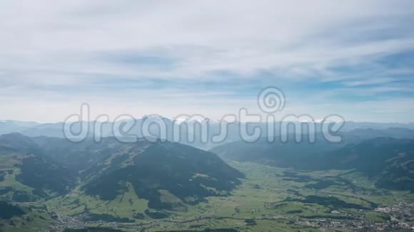 在奥地利阿尔卑斯山靠近德国巴伐利亚的夏日施泰因恩斯梅尔湖4K时间流逝视频的预览图