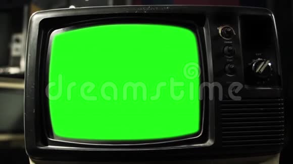 老式TV绿色屏幕80年代的美学放大视频的预览图