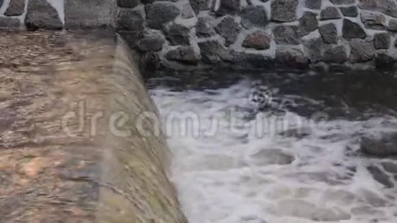 野河和堰的景色视频的预览图