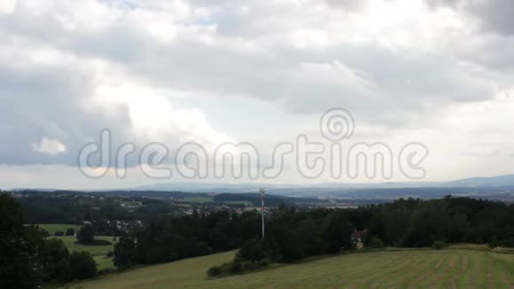CeskeBudejovice附近捷克景观的云时断视频的预览图