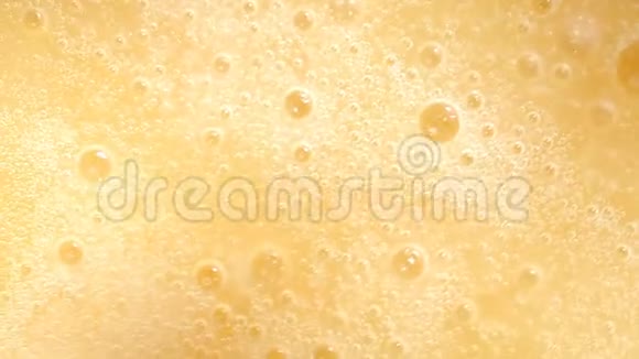 黄色背景蜂蜜旋转视频的预览图