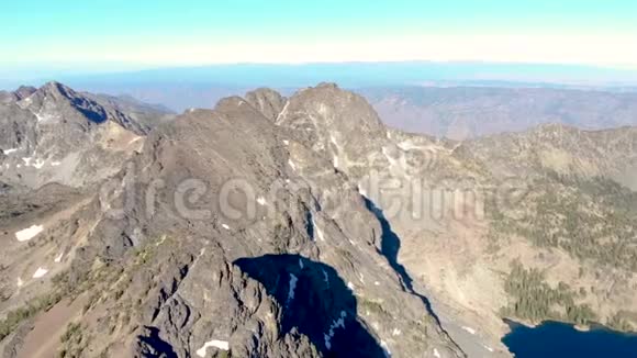 在爱达荷州中部的七个魔鬼的岩石山峰之上视频的预览图