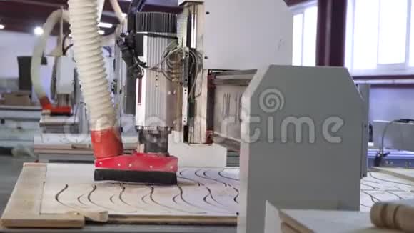 木工雕刻机家具厂视频的预览图