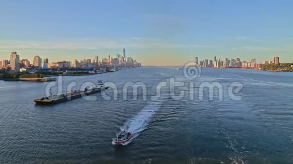 美国纽约哈德逊河船只空中录像视频的预览图