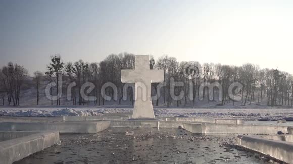 冰十字雕塑视频的预览图