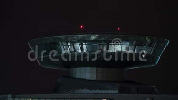 机场管制塔台夜间有红灯视频的预览图